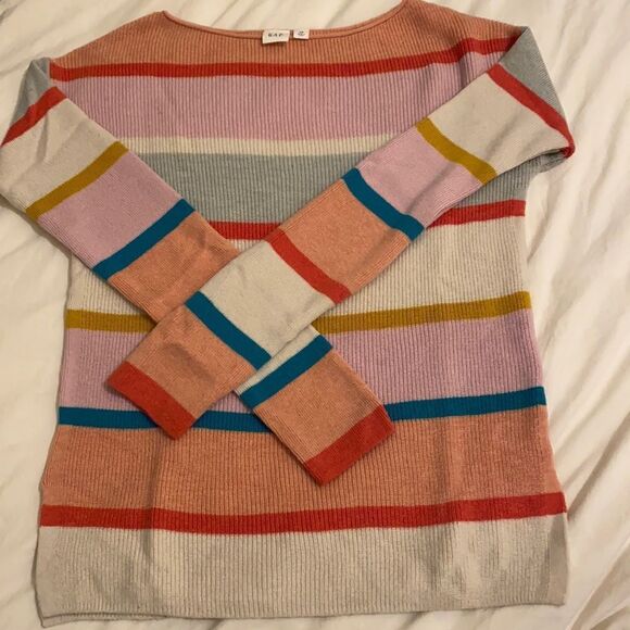 GAP merino wool blend sweater in very good condition. Size Xs. - Picture 4 of 8